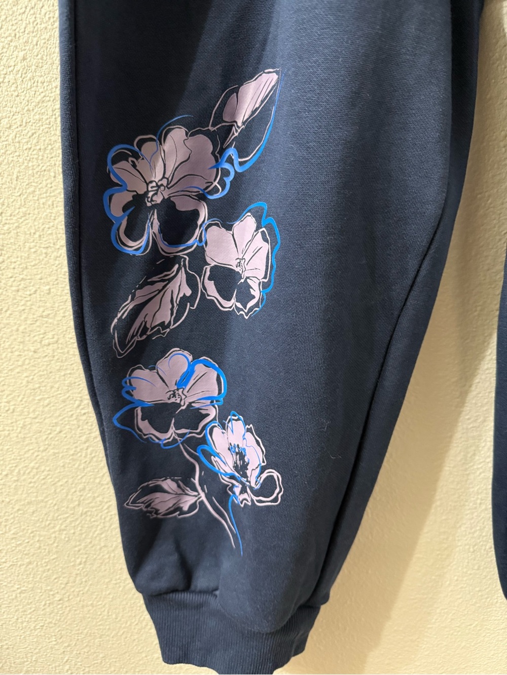 Puma Essentials 3PC Set Floral Vibes Jogger in Navy, Size Large, NWOT - Picture 10 of 11